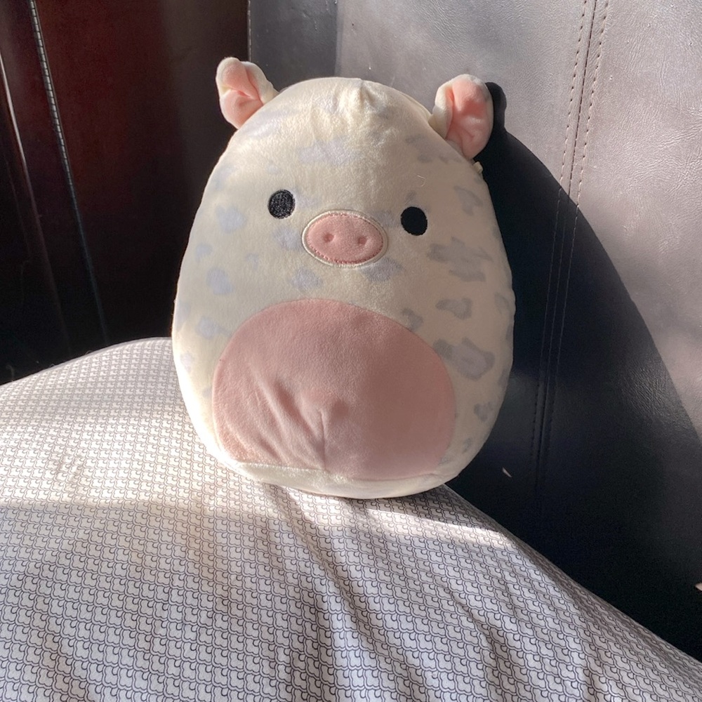 Super cute, pig squish mellow! Very soft and cuddly! 🐷🥰